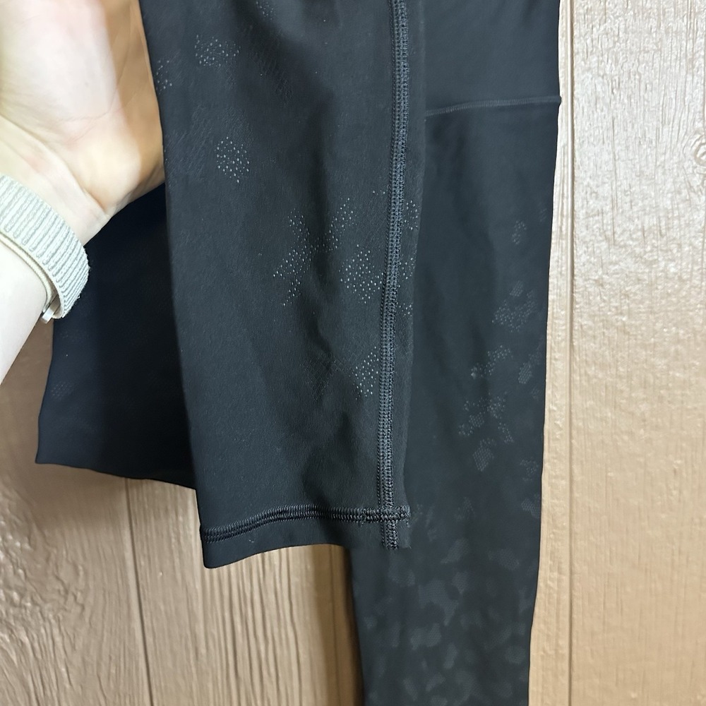 Lululemon Women's Mapped Out HR Tight 28" *Camo Size 8 Black Athletic Drawstring - Picture 3 of 6
